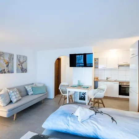 Agrimonia - Moebilierte Mit Balkon Apartamento Davos